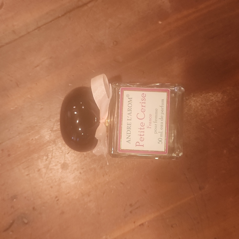 Petite Cerise perfume